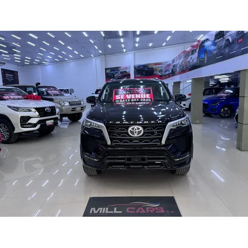 Toyota Fortuner Dubai 2025 Negro Caracas