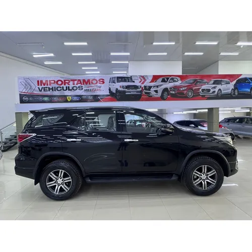 Toyota Fortuner Dubai 2025 Negro Caracas