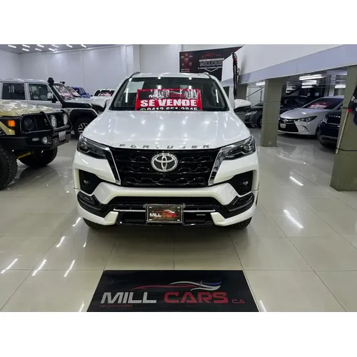 Toyota Fortuner Dubai 2025 Blanco Caracas