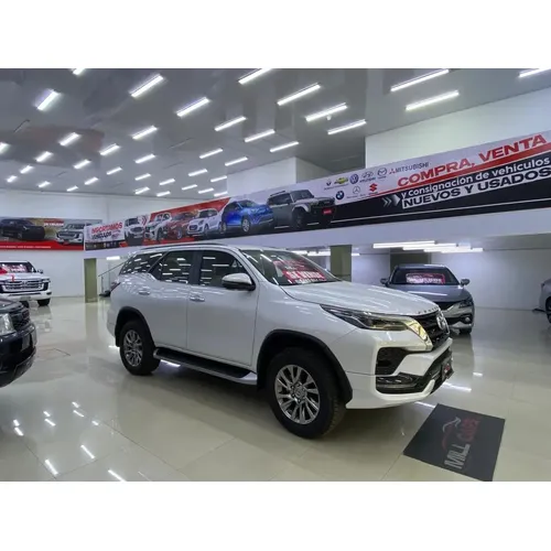 Toyota Fortuner Dubai 2025 Blanco Caracas