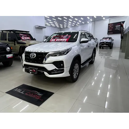 Toyota Fortuner Dubai 2025 Blanco Caracas