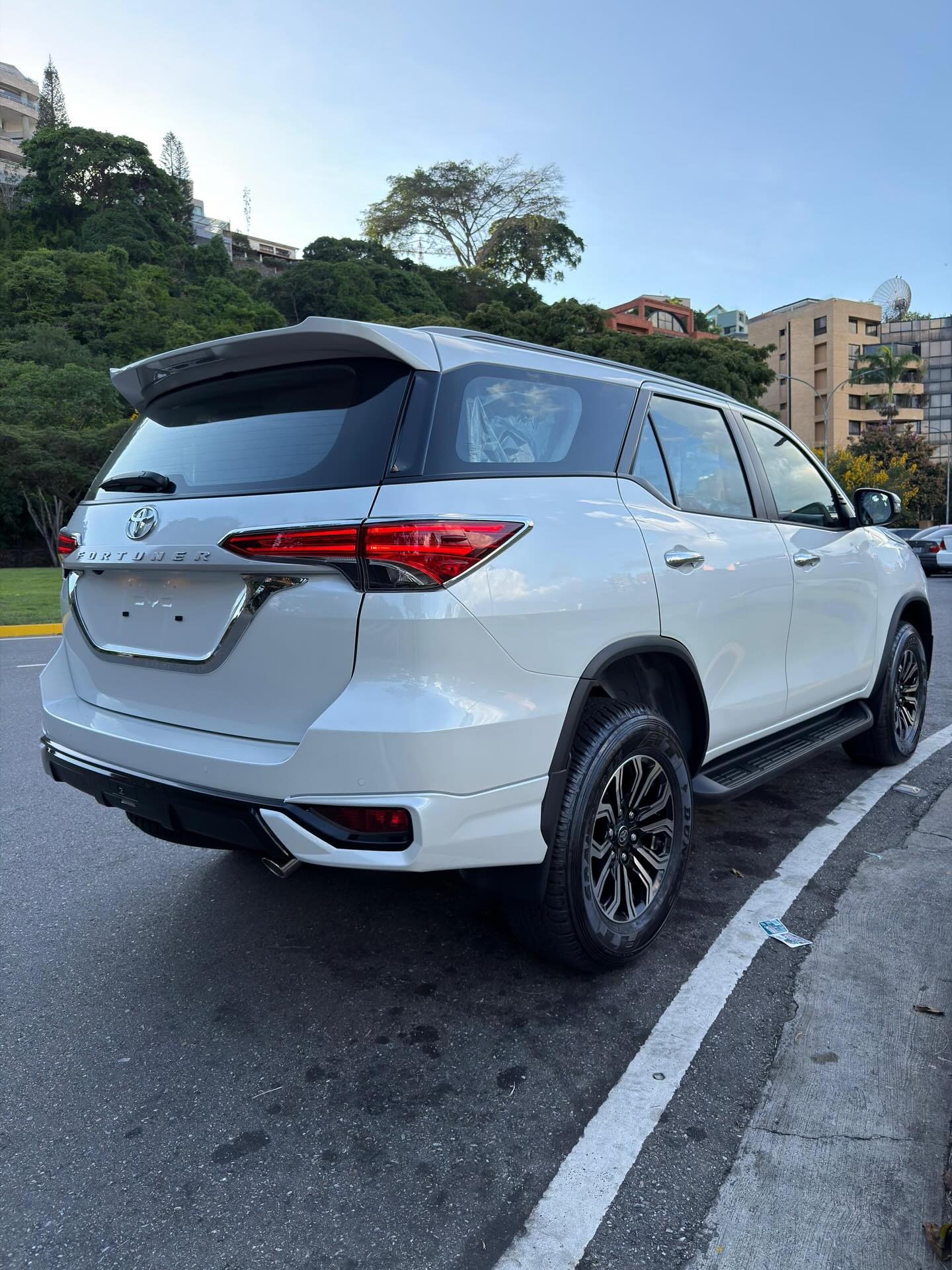 Toyota Fortuner Dubai 2025 Blanco Caracas