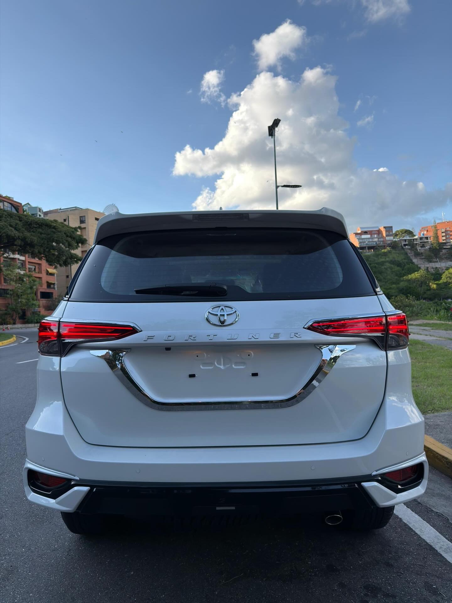 Toyota Fortuner Dubai 2025 Blanco Caracas