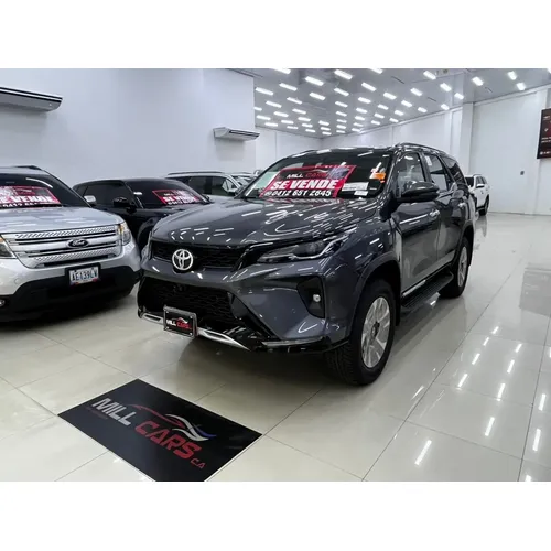 Toyota Fortuner 2026 Gris Caracas