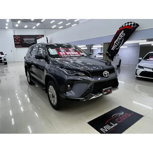 Toyota Fortuner 2026 Gris Caracas