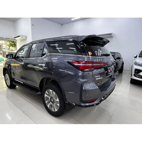 Toyota Fortuner 2026 Gris Caracas