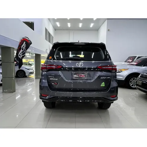 Toyota Fortuner 2026 Gris Caracas