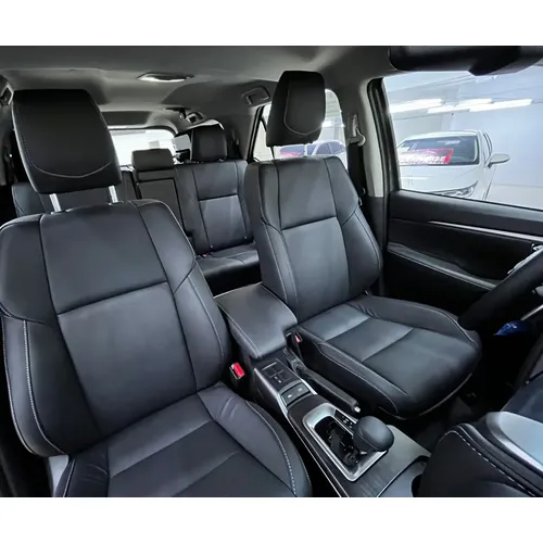 Toyota Fortuner 2026 Gris Caracas