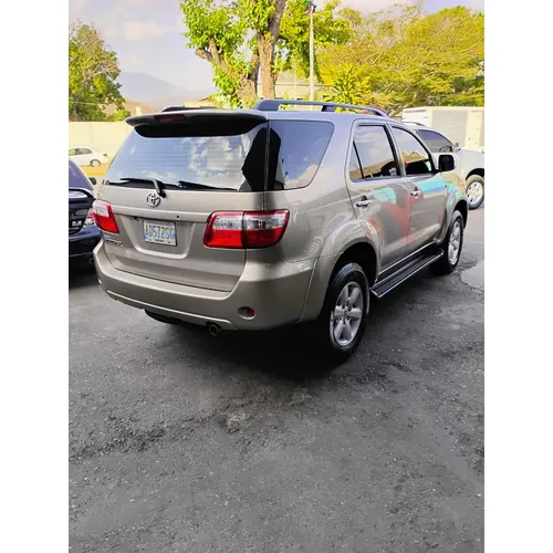 Toyota Fortuner 2012 Beige Girardot