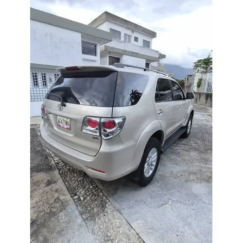 Toyota Fortuner 2015 Beige Caracas
