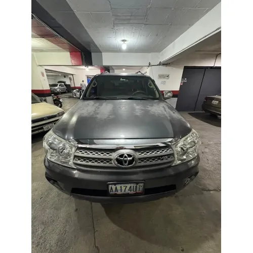 Toyota Fortuner 2011 Gris Caracas