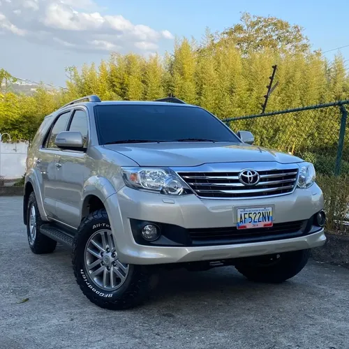 Toyota Fortuner 2015 Beige Caracas