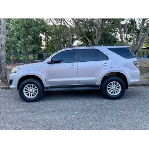 Toyota Fortuner 2013 Plateado Caracas