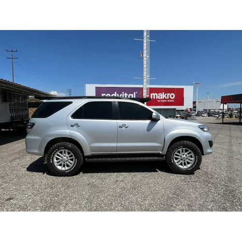Toyota Fortuner SR 2015 Plateado Valencia
