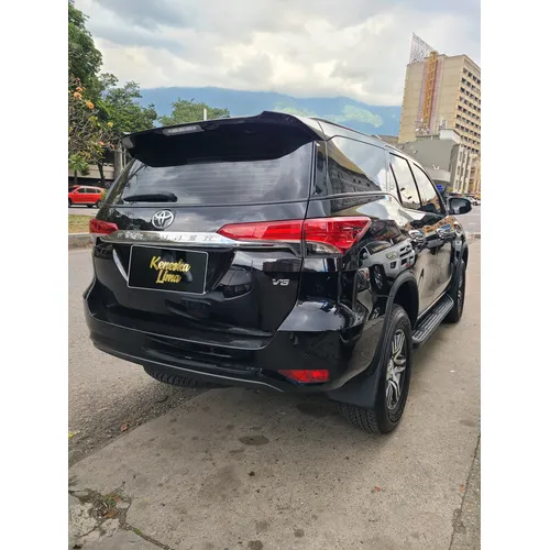 Toyota Fortuner 2024 Negro Caracas
