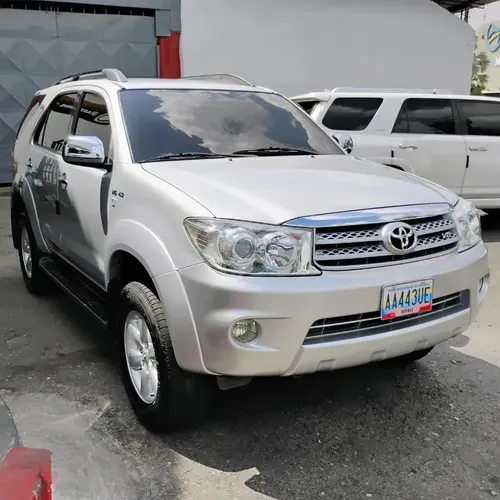 Toyota Fortuner 2011 Plateado Girardot