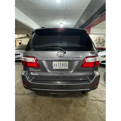 Toyota Fortuner 2011 Gris Caracas
