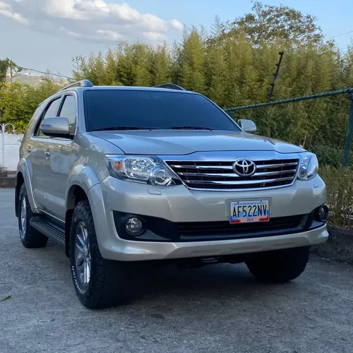 Toyota Fortuner 2015 Beige Caracas