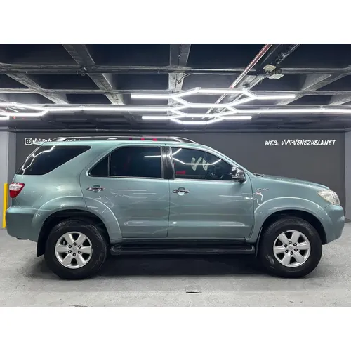 Toyota Fortuner 2010 Verde Caracas