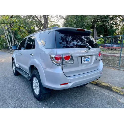 Toyota Fortuner 2013 Plateado Caracas
