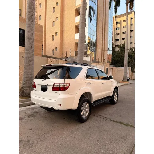 Toyota Fortuner 2010 Blanco Caracas