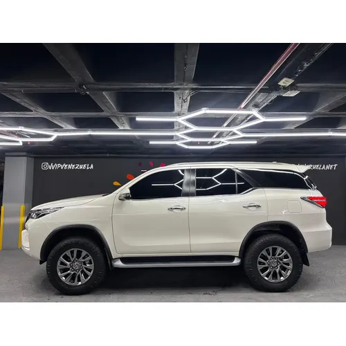 Toyota Fortuner 2022 Blanco Caracas