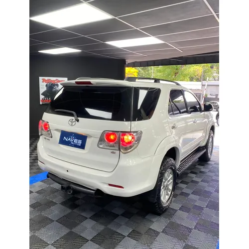 Toyota Fortuner SR 2015 Blanco Caracas