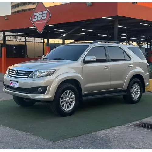 Toyota Fortuner 2015 Dorado Lechería