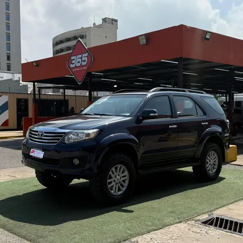 Toyota Fortuner 2012 Azul Lechería
