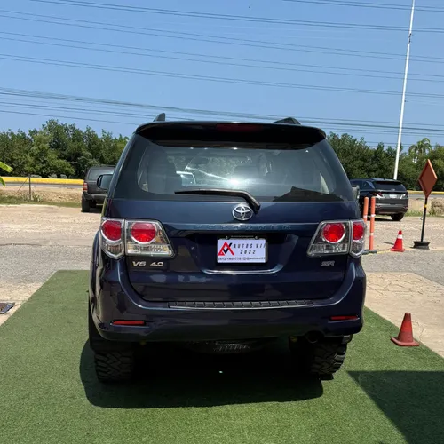 Toyota Fortuner 2012 Azul Lechería