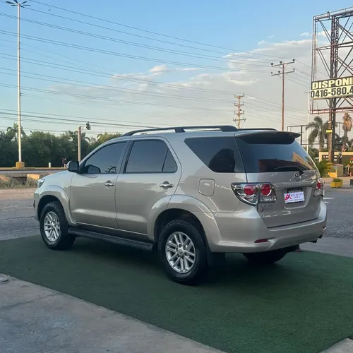 Toyota Fortuner 2015 Dorado Lechería