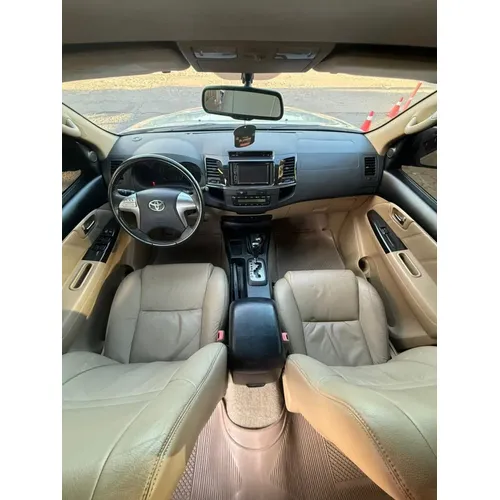 Toyota Fortuner 2015 Dorado Lechería