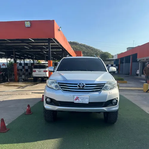 Toyota Fortuner 2015 Gris Lechería