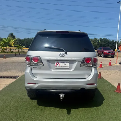 Toyota Fortuner 2015 Gris Lechería