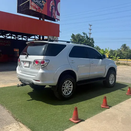 Toyota Fortuner 2015 Gris Lechería