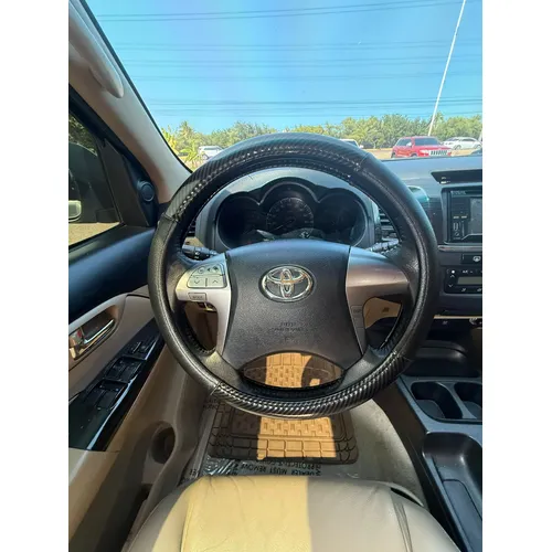 Toyota Fortuner 2015 Gris Lechería