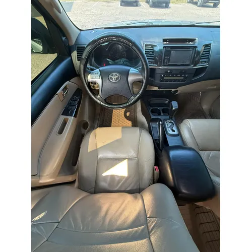 Toyota Fortuner 2015 Gris Lechería