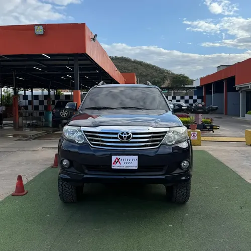 Toyota Fortuner 2012 Azul Lechería