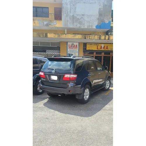 Toyota Fortuner 2011 Gris Caracas