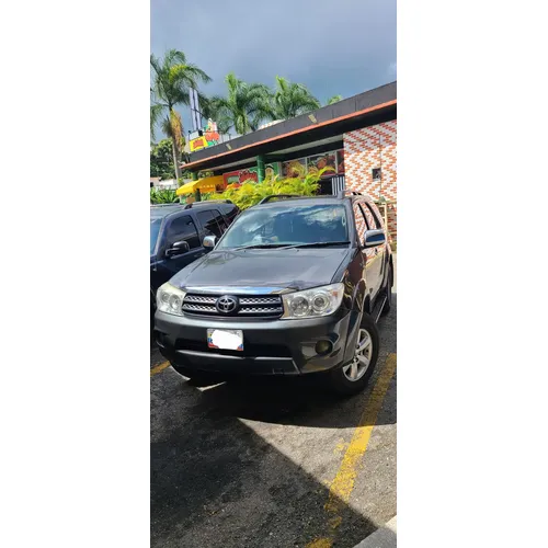 Toyota Fortuner 2011 Gris Caracas