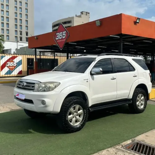 Toyota Fortuner 2010 Blanco Lechería