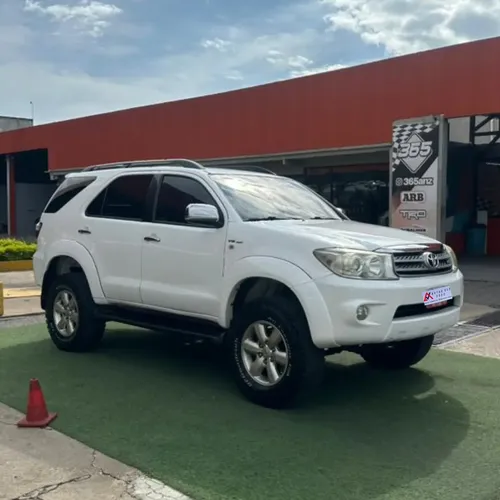 Toyota Fortuner 2010 Blanco Lechería