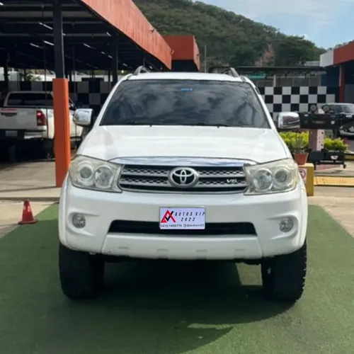 Toyota Fortuner 2010 Blanco Lechería