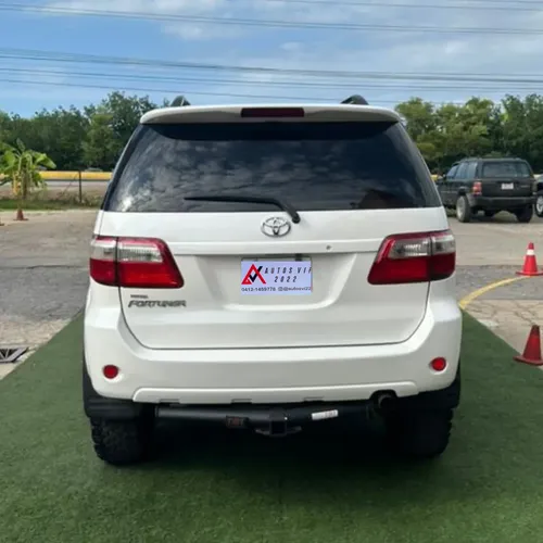 Toyota Fortuner 2010 Blanco Lechería