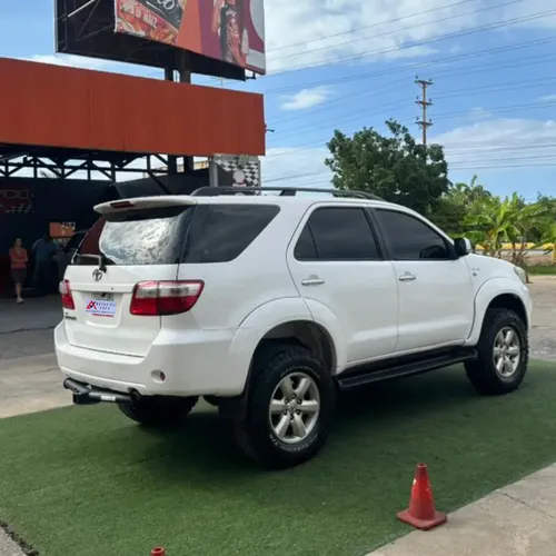 Toyota Fortuner 2010 Blanco Lechería