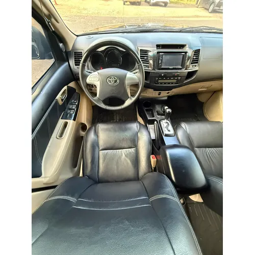 Toyota Fortuner 2012 Azul Lechería