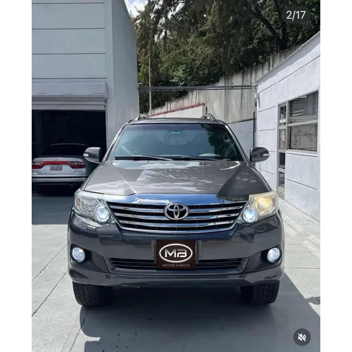 Toyota Fortuner 2013 Gris Caracas