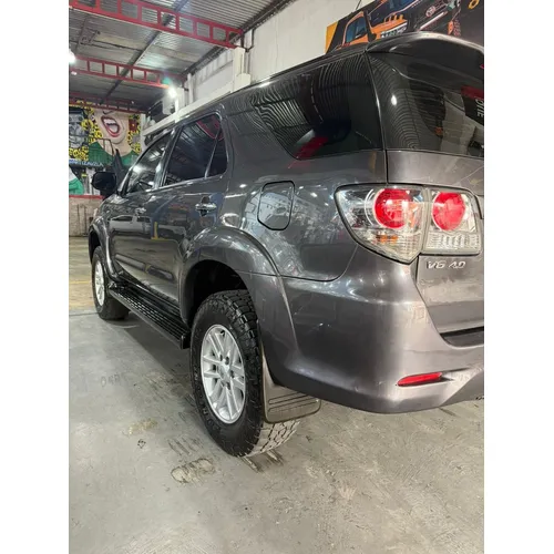 Toyota Fortuner 2013 Gris Los Teques