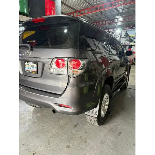 Toyota Fortuner 2013 Gris Los Teques