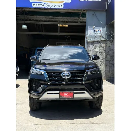 Toyota Fortuner Dubai 2024 Negro Caracas